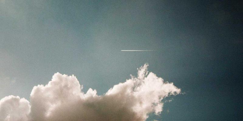 云原生网络服务网格实战：Istio与eBPF如何重塑微服务通信与可观测性